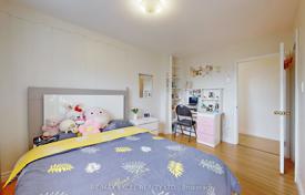 11-zimmer haus in der stadt in Scarborough, Kanada. C$1 610 000