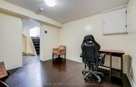 12-zimmer haus in der stadt in Scarborough, Kanada. C$1 154 000