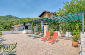 5-zimmer einfamilienhaus 248 m² in Herceg Novi (Stadt), Montenegro. 317 000 €