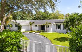 Villa – Pinecrest, Florida, Vereinigte Staaten. 785 000 €