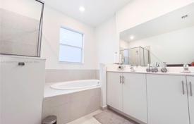 4-zimmer haus in der stadt 292 m² in Miami, Vereinigte Staaten. $800 000