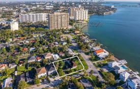 Haus in der Stadt – North Bayshore Drive, Miami, Florida,  Vereinigte Staaten. $2 000 000