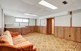 9-zimmer haus in der stadt in Etobicoke, Kanada. C$1 390 000
