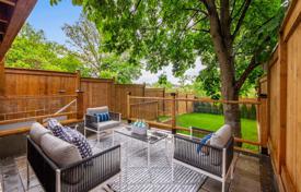 10-zimmer haus in der stadt in Etobicoke, Kanada. C$2 573 000