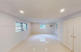 4-zimmer haus in der stadt 187 m² in Miami, Vereinigte Staaten. $820 000