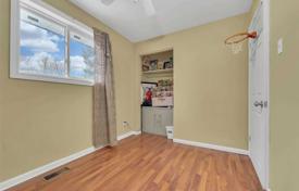 4-zimmer stadthaus in Etobicoke, Kanada. C$1 123 000