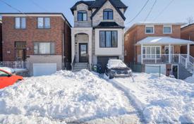 11-zimmer haus in der stadt in Scarborough, Kanada. C$2 104 000