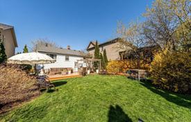 9-zimmer haus in der stadt in Scarborough, Kanada. C$1 229 000