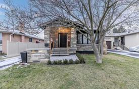 3-zimmer haus in der stadt in Etobicoke, Kanada. C$1 689 000