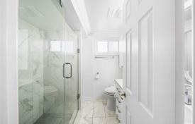 12-zimmer haus in der stadt in North York, Kanada. C$1 926 000