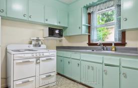 6-zimmer haus in der stadt in Scarborough, Kanada. C$1 207 000