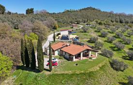 Farm 308 m² in Cinigiano, Italien. 595 000 €