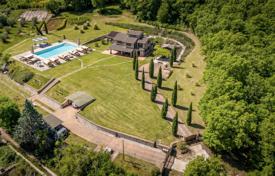 12-zimmer landgut 379 m² in Todi, Italien. 1 490 000 €