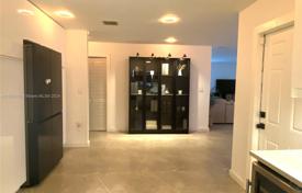 3-zimmer haus in der stadt 156 m² in Miami, Vereinigte Staaten. $610 000