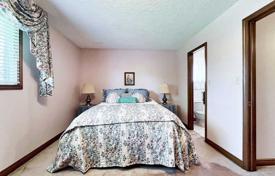 3-zimmer haus in der stadt in Etobicoke, Kanada. C$2 322 000