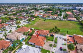 Haus in der Stadt – West End, Miami, Florida,  Vereinigte Staaten. $765 000