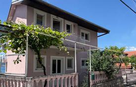 5-zimmer einfamilienhaus 180 m² in Tivat city, Montenegro. 520 000 €
