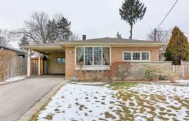 5-zimmer haus in der stadt in North York, Kanada. C$1 690 000