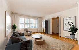 9-zimmer haus in der stadt in Etobicoke, Kanada. C$1 779 000