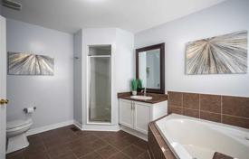 13-zimmer haus in der stadt in North York, Kanada. C$2 072 000