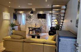 Wohnung One-room apartment with a gallery in the center of Rovinj. 390 000 €