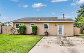Haus in der Stadt – West Palm Beach, Florida, Vereinigte Staaten. $325 000