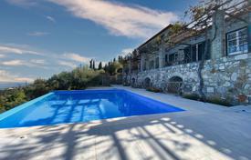 Villa – Galatas, Peloponnes, Griechenland. 900 000 €