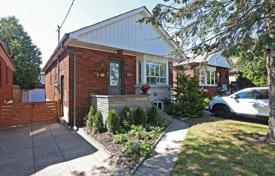 Haus in der Stadt – East York, Toronto, Ontario,  Kanada. C$1 268 000