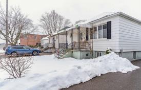 8-zimmer haus in der stadt in Etobicoke, Kanada. C$1 377 000