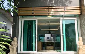 4-zimmer einfamilienhaus in Huai Khwang, Thailand. $3 060  pro Woche