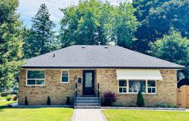 12-zimmer haus in der stadt in Scarborough, Kanada. C$1 354 000