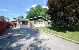 5-zimmer haus in der stadt in Scarborough, Kanada. C$1 066 000