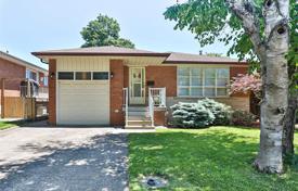 3-zimmer haus in der stadt in Etobicoke, Kanada. C$1 297 000