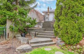 8-zimmer haus in der stadt in Scarborough, Kanada. C$1 418 000