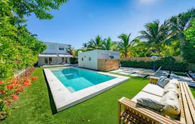 Villa – Miami Beach, Florida, Vereinigte Staaten. $2 575 000