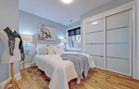 5-zimmer haus in der stadt in East York, Kanada. C$2 462 000