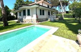 Villa in Forte dei Marmi, Italien. 25 000 €  pro Woche