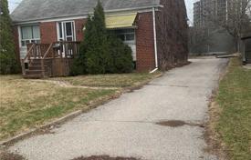 7-zimmer haus in der stadt in North York, Kanada. C$1 885 000