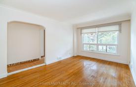 8-zimmer haus in der stadt in North York, Kanada. C$1 941 000