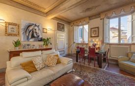 6-zimmer wohnung 195 m² in Siena, Italien. 630 000 €