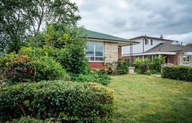 8-zimmer haus in der stadt in Etobicoke, Kanada. C$1 210 000