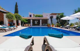 Villa – Ibiza, Balearen, Spanien. 12 200 €  pro Woche