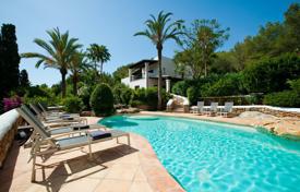 Villa – Ibiza, Balearen, Spanien. 6 100 €  pro Woche