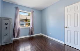 13-zimmer haus in der stadt in Etobicoke, Kanada. C$1 485 000