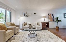 11-zimmer haus in der stadt in North York, Kanada. C$2 322 000
