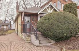 Haus in der Stadt – East York, Toronto, Ontario,  Kanada. C$1 959 000