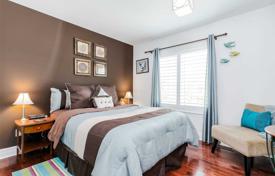 5-zimmer haus in der stadt in East York, Kanada. C$2 331 000