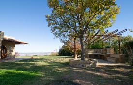 9-zimmer landgut 250 m² in Siena, Italien. 695 000 €