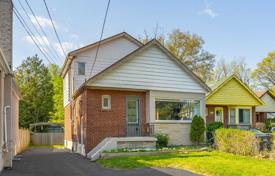 4-zimmer haus in der stadt in Scarborough, Kanada. C$1 027 000