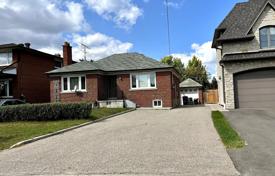 5-zimmer haus in der stadt in Etobicoke, Kanada. C$1 870 000